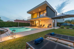 Ferienhaus In Dračevac Mit Großem Pool